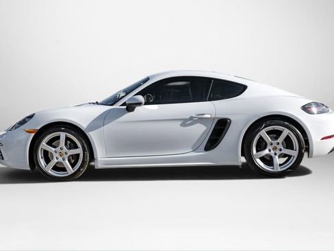Used 2021 Porsche 718 Cayman RWD image 9