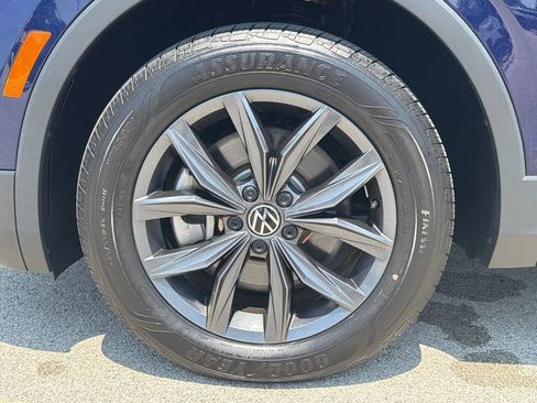 Certified 2023 Volkswagen Tiguan SE w/ Panoramic Sunroof Package AWD/4WD image 30