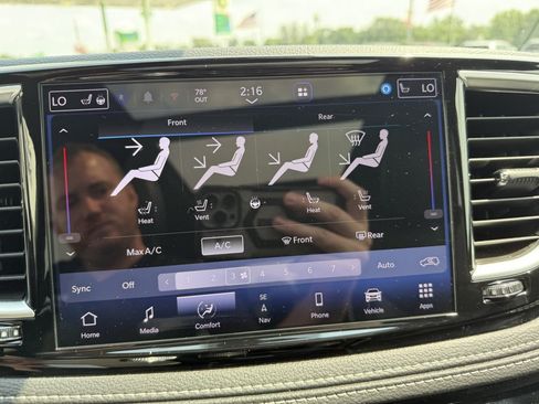 Used 2026 Chrysler Pacifica Limited FWD image 25