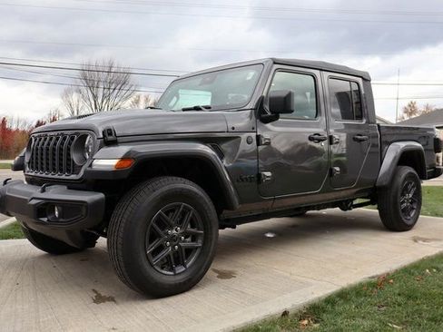 New 2025 Jeep Gladiator Sport image 7