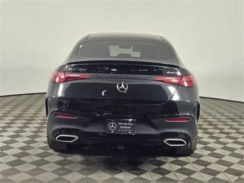 Used 2025 Mercedes-Benz GLC 300 4MATIC image 4