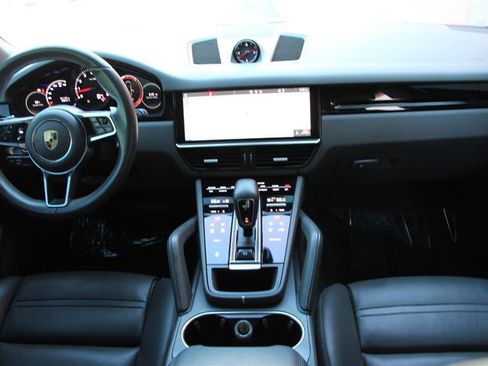 Used 2020 Porsche Cayenne image 22