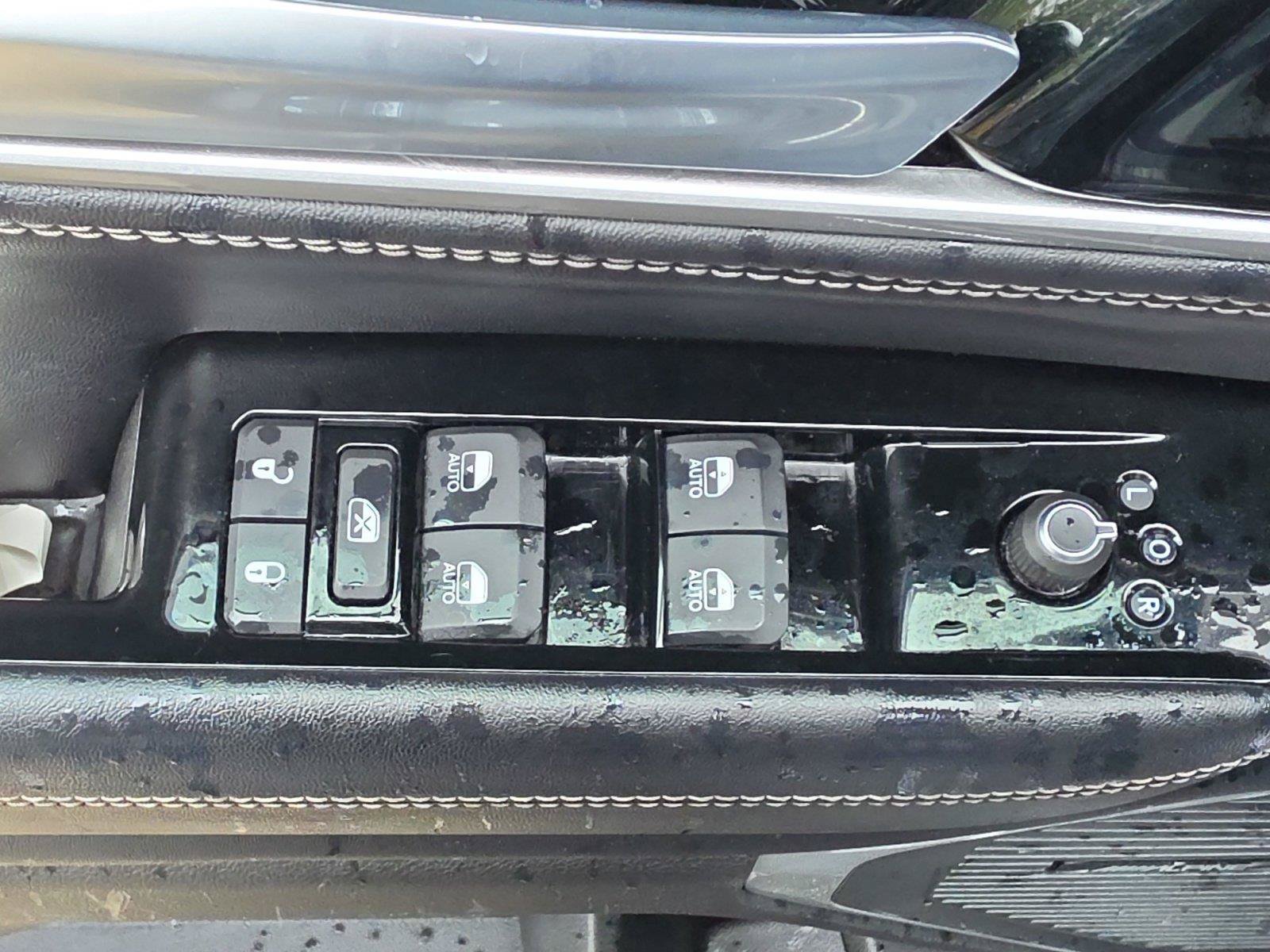 Used 2024 Jeep Wagoneer Series III AWD/4WD image 16