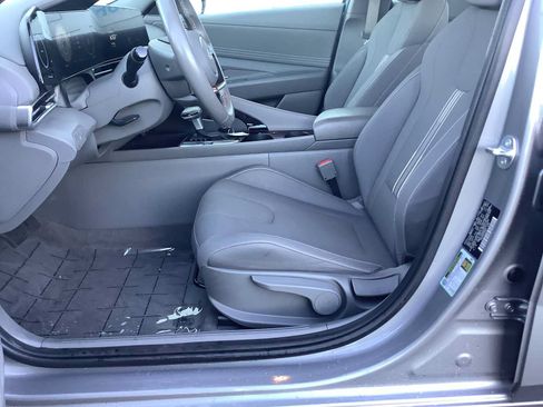 Used 2025 Hyundai Elantra SEL FWD image 11