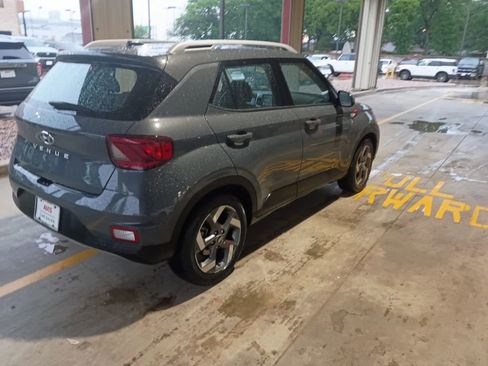 Used 2025 Hyundai Venue SEL image 7