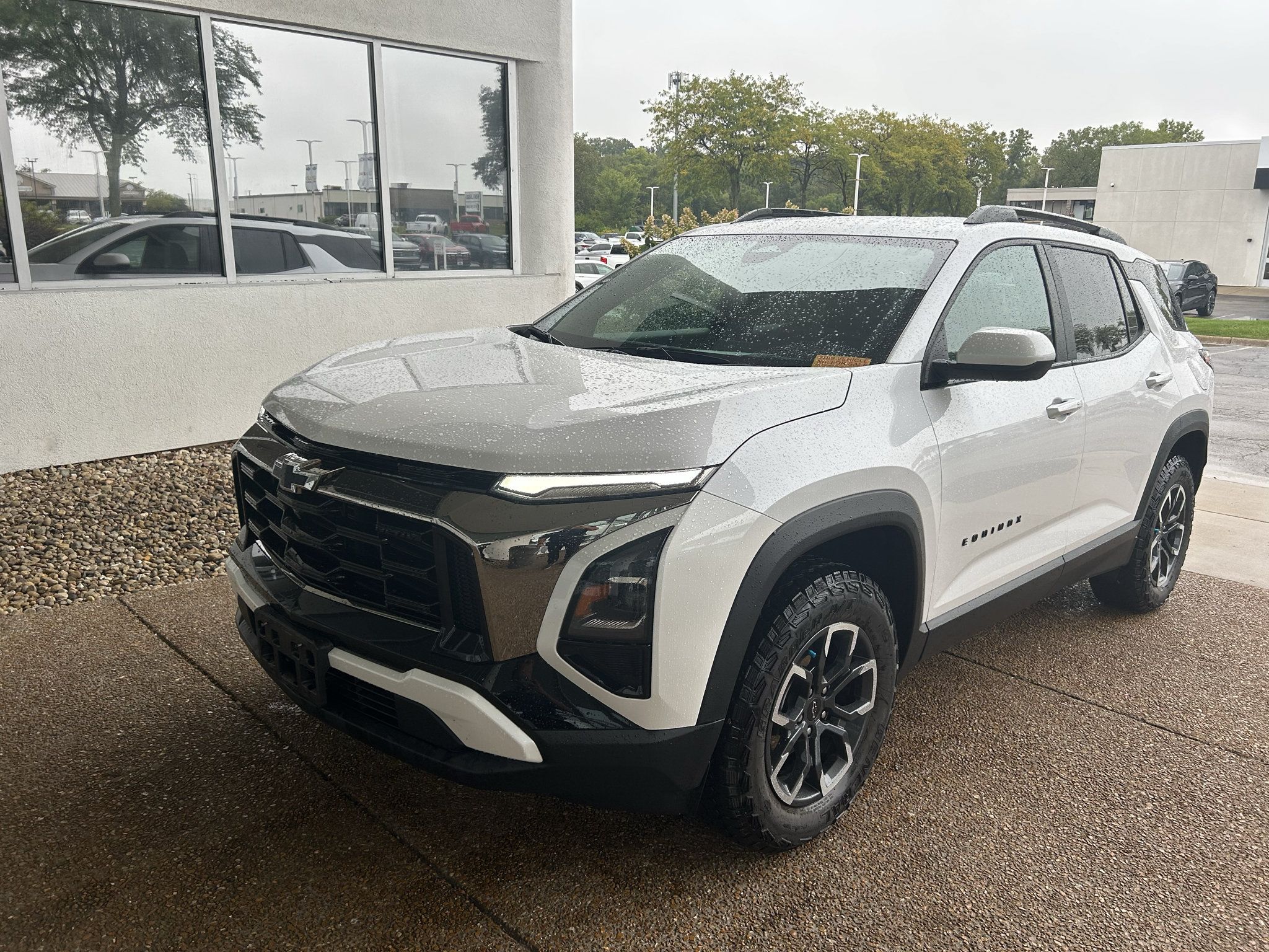 Used 2025 Chevrolet Equinox ACTIV AWD/4WD image 1