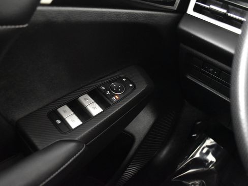 Used 2024 Mitsubishi Outlander SE image 31