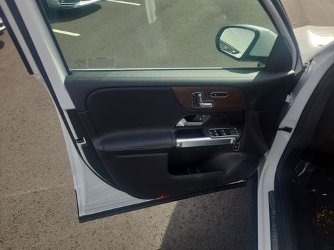 Used 2020 Mercedes-Benz GLB 250 4MATIC image 15