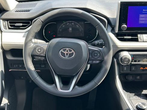 Used 2023 Toyota RAV4 XLE Premium image 40