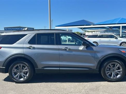 Certified 2022 Ford Explorer XLT w/ Equipment Group 202A AWD/4WD image 2