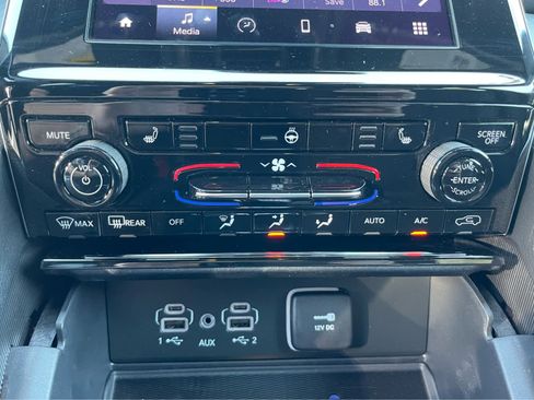 New 2025 Jeep Grand Cherokee L Altitude image 24