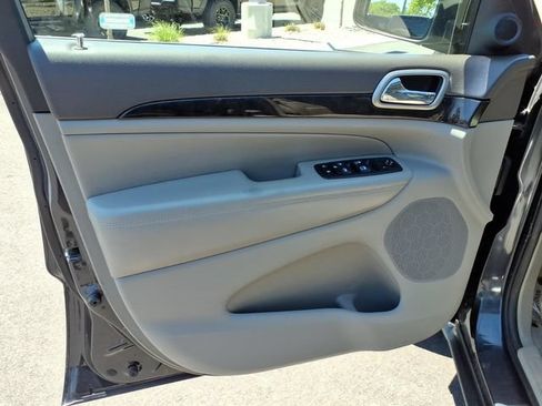 Used 2013 Jeep Grand Cherokee Laredo AWD/4WD image 19