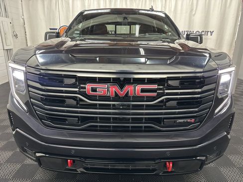 Used 2023 GMC Sierra 1500 AT4 w/ AT4 Premium Package AWD/4WD image 3