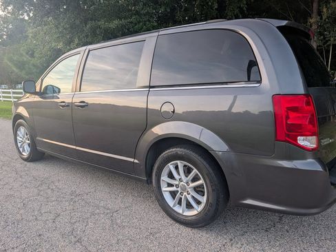 Used 2020 Dodge Grand Caravan SXT FWD image 3