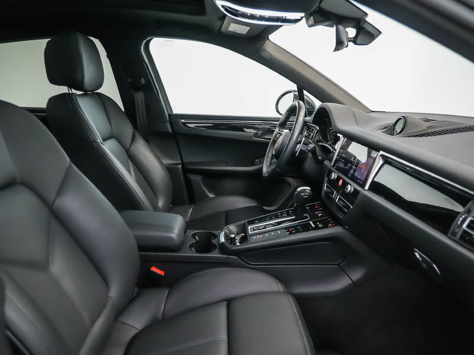 Certified 2023 Porsche Macan S AWD/4WD image 21