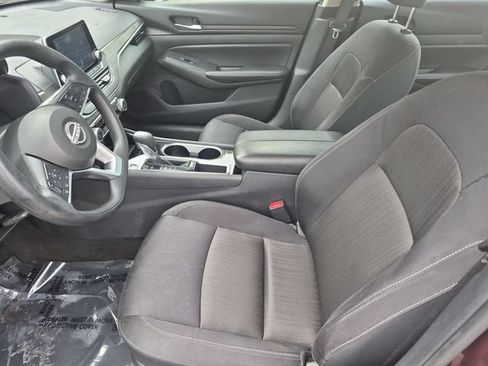 Used 2024 Nissan Altima 2.5 SV FWD image 13