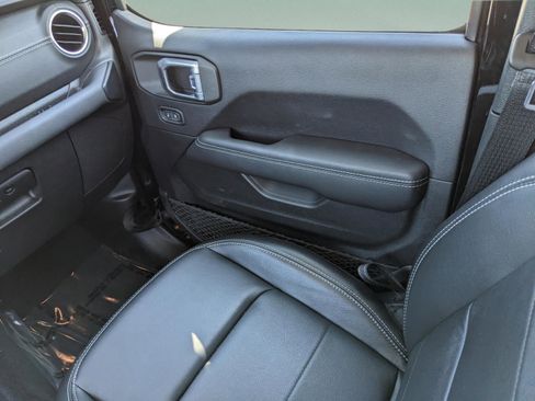 Used 2022 Jeep Wrangler Unlimited Sahara image 16