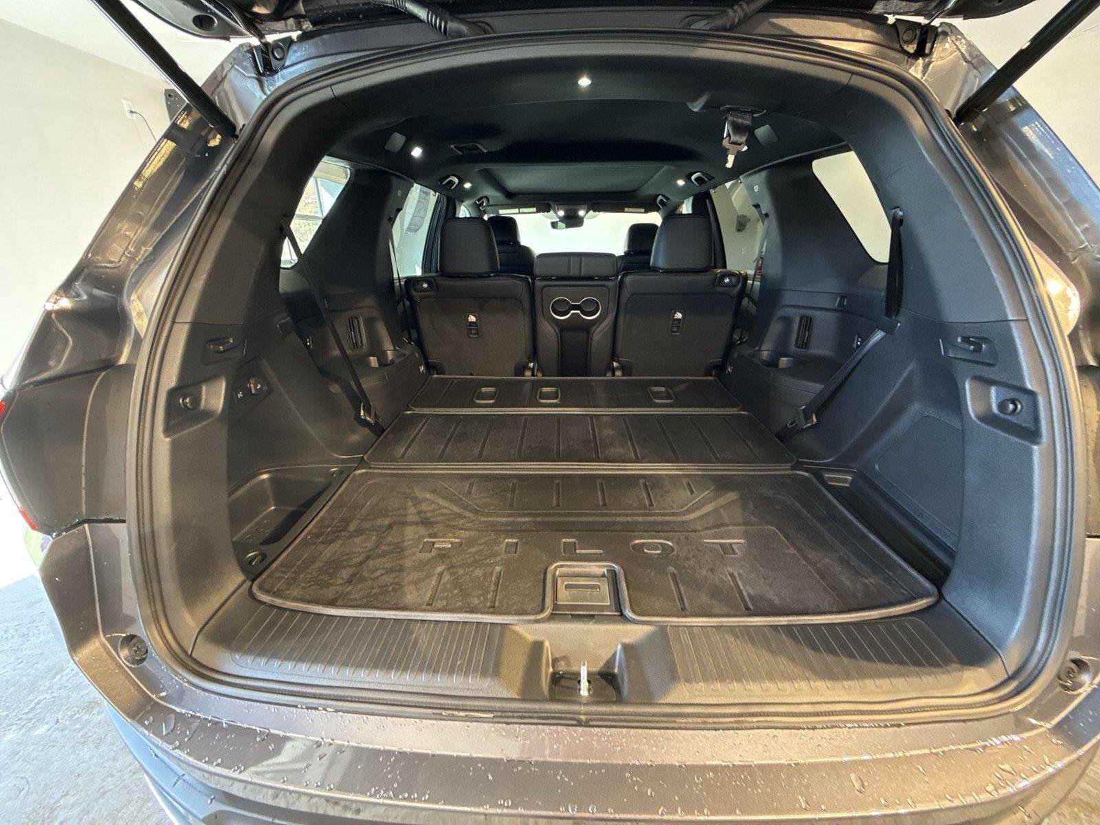 Used 2025 Honda Pilot Black Edition image 21