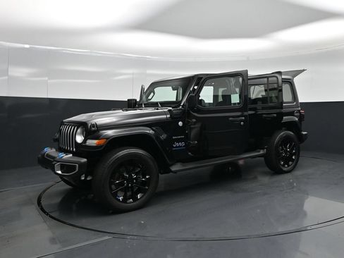 Used 2023 Jeep Wrangler Unlimited Sahara AWD/4WD image 23