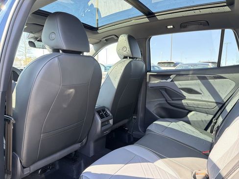 New 2026 Volkswagen Tiguan SE R-Line image 13