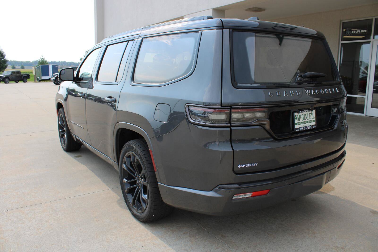 Certified 2022 Jeep Grand Wagoneer Series II AWD/4WD image 9