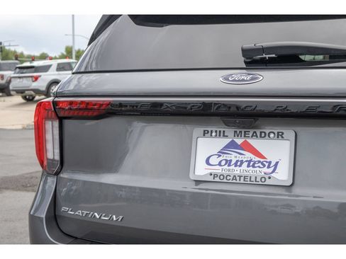 Used 2025 Ford Explorer Platinum w/ Ultimate Package AWD/4WD image 29