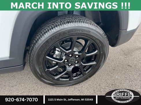 New 2025 Jeep Compass Latitude w/ Sun & Sound Group image 13