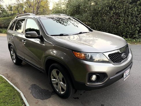 Used 2013 Kia Sorento EX w/ EX V6 Premium Pkg image 9