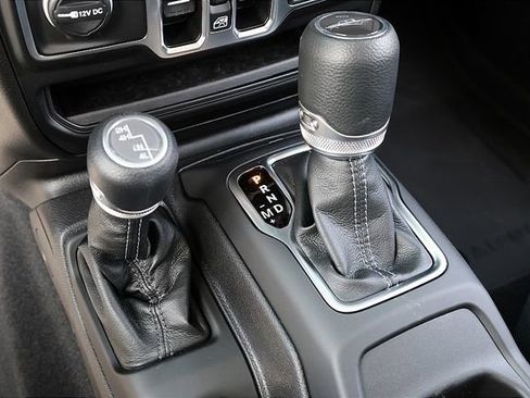 New 2025 Jeep Gladiator Sport image 18