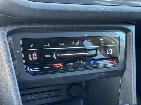 Used 2022 Volkswagen Tiguan SE image 15