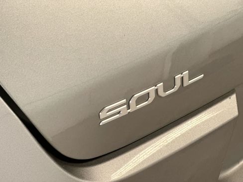 Used 2025 Kia Soul LX w/ LX Technology Package FWD image 10