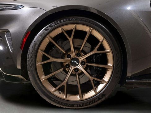 Used 2025 Aston Martin V8 Vantage Coupe image 41