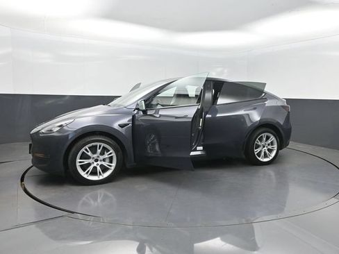 Used 2022 Tesla Model Y Long Range AWD/4WD image 33