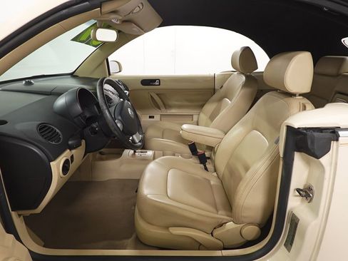 Used 2009 Volkswagen Beetle S image 8