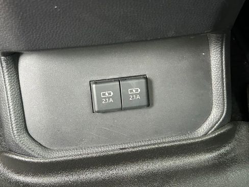 Used 2020 Toyota Highlander XLE FWD image 25