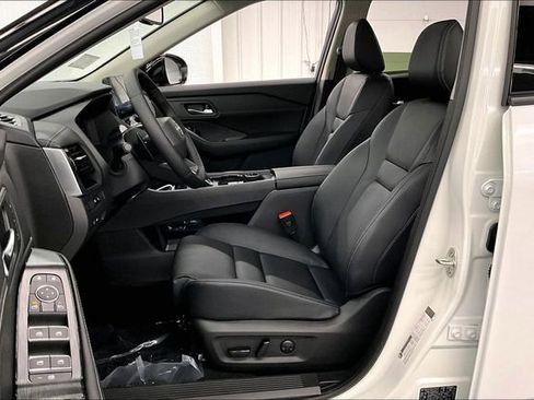 New 2025 Nissan Rogue SL w/ Tech Package AWD/4WD image 10