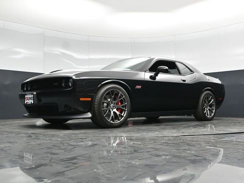 Used 2016 Dodge Challenger SRT w/ Technology Group RWD image 58