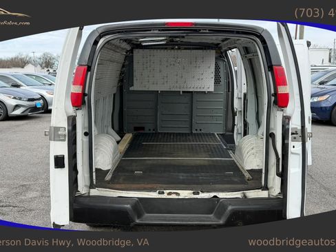 Used 2015 Chevrolet Express 2500 Van 3D image 15
