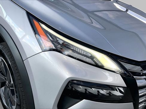 Used 2025 Nissan Rogue SV FWD image 54