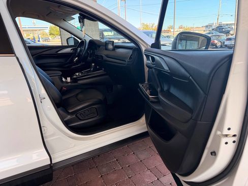 Used 2019 MAZDA CX-9 Touring image 31