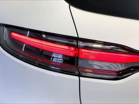 Used 2025 Porsche Macan image 30