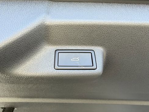 Used 2025 Volkswagen ID. Buzz Pro S Plus AWD/4WD image 39