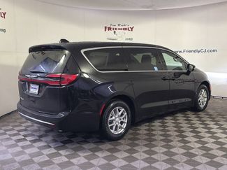 New 2026 Chrysler Pacifica Select FWD video 3