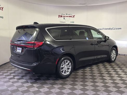 New 2026 Chrysler Pacifica Select FWD image 3