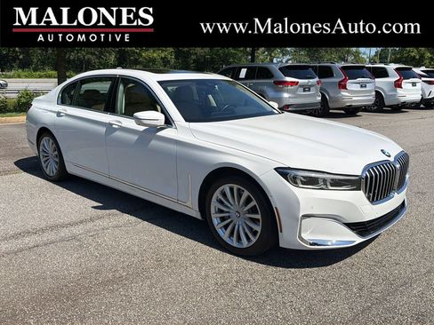 Used 2022 BMW 740i w/ Premium Package RWD image 1