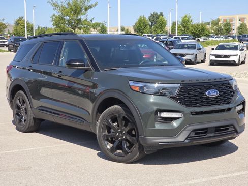 Used 2023 Ford Explorer ST-Line w/ Class IV Trailer Tow Package AWD/4WD image 2