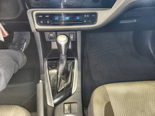 Used 2017 Toyota Corolla LE FWD image 19