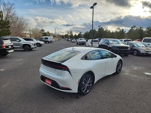 Used 2025 Toyota Prius XLE image 4