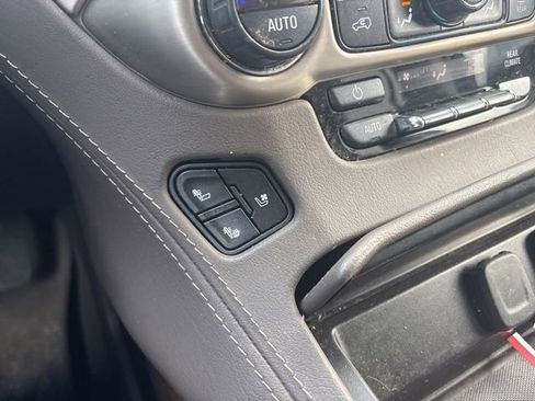 Used 2020 GMC Yukon XL Denali w/ Open Road Package image 17