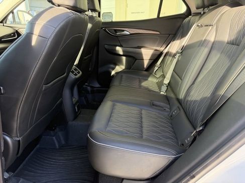 Used 2022 Buick Envision Avenir w/ Technology Package II image 10